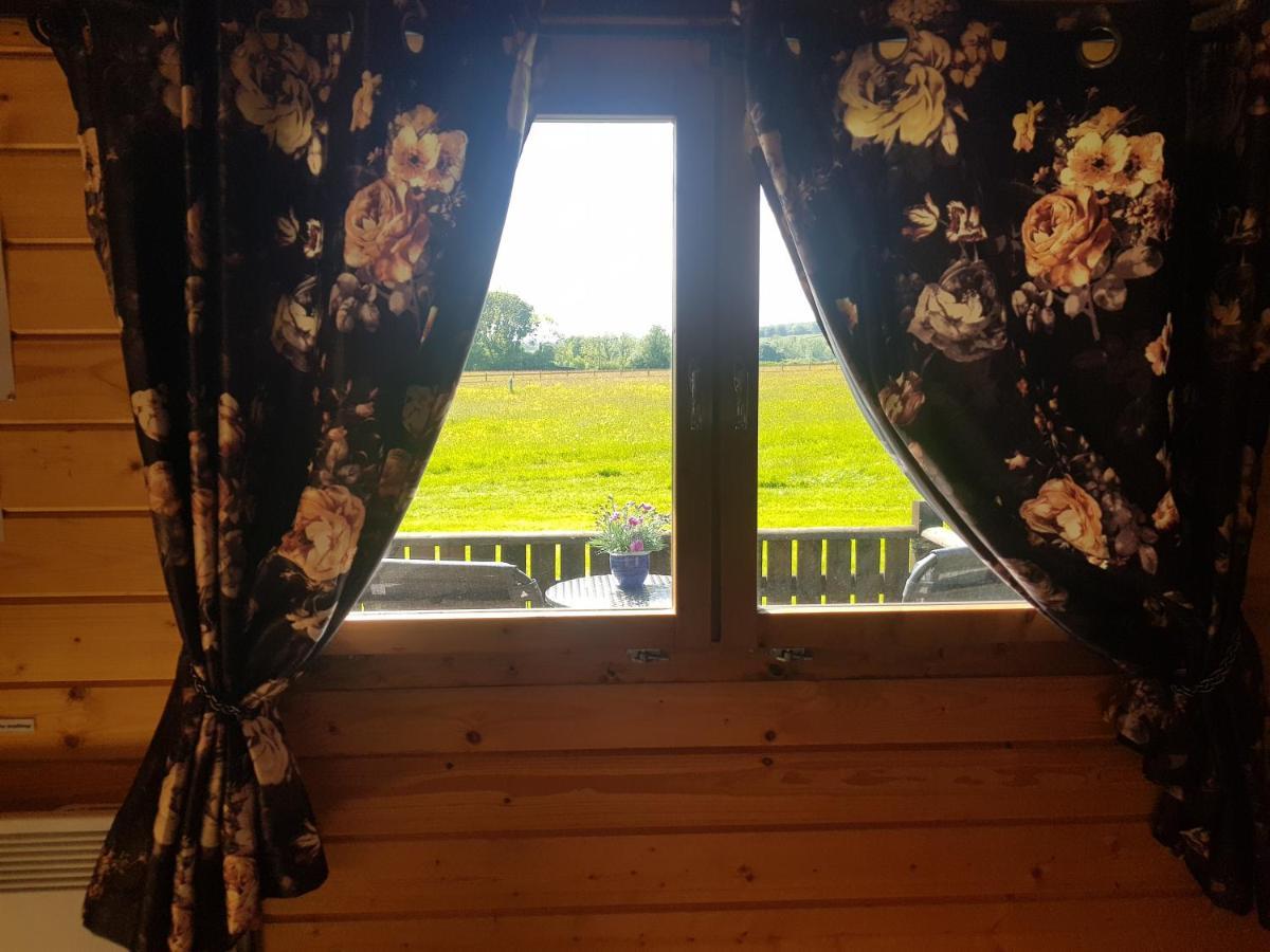 Country Bumpkin - Romantic Couples Stay In Oakhill Cabin Экстерьер фото
