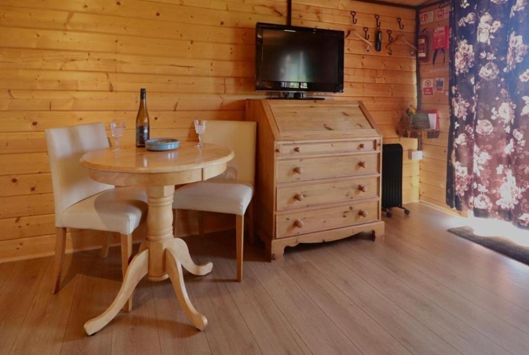 Country Bumpkin - Romantic Couples Stay In Oakhill Cabin Экстерьер фото